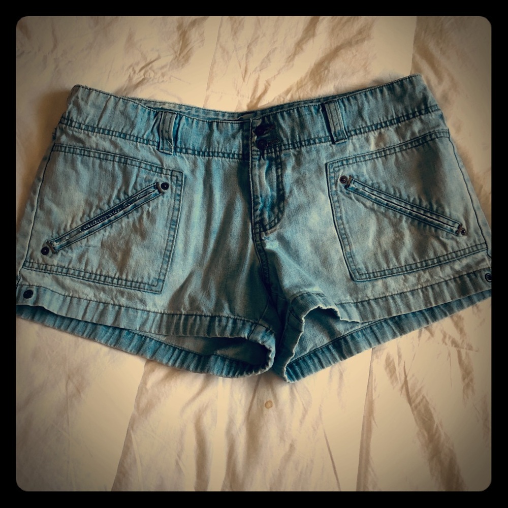 Gap low waist jean shorts MEASUREMENTS on PICS